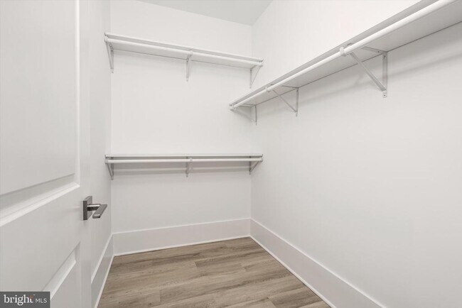 Building Photo - 4403 Thompson Dr