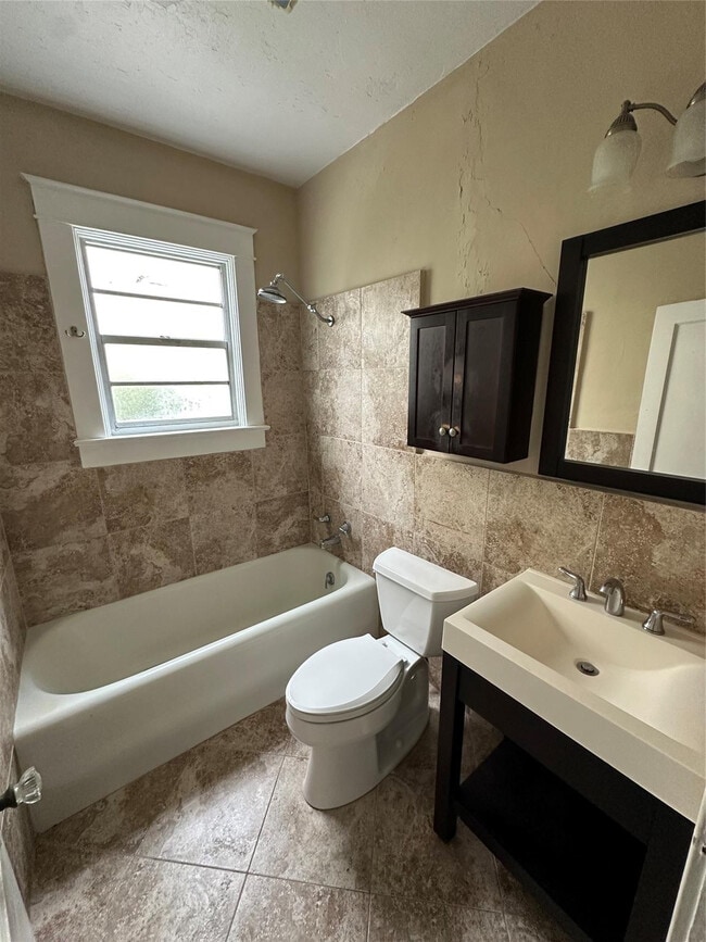 Building Photo - 616 37th St