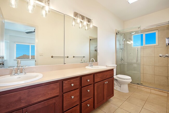 Building Photo - Beautiful 4 Bedroom, 4 Bathroom Home in th...