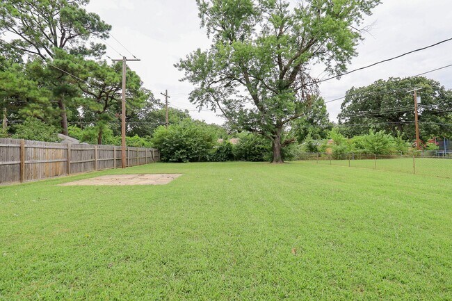 Building Photo - Charming 2 Bed, 1 Bath Home!