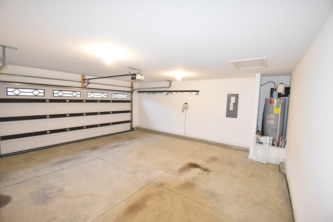 Building Photo - Coming Soon! 3 Bedroom and 2 Bath- Maples at Westgate