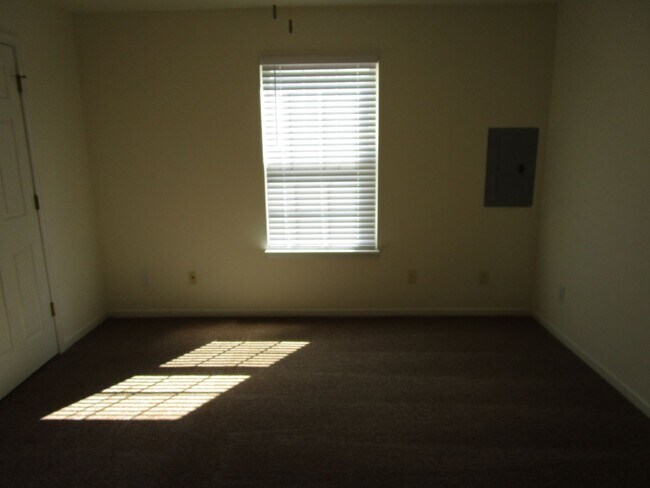 Building Photo - 5004-5006 Carrie Ridge Dr.