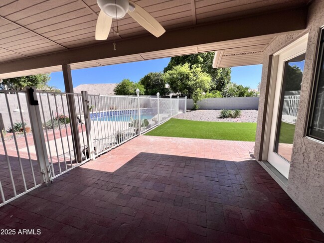 Building Photo - 4446 E Graythorn St