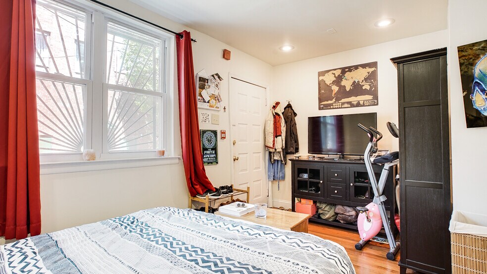 Building Photo - 724 Kater St