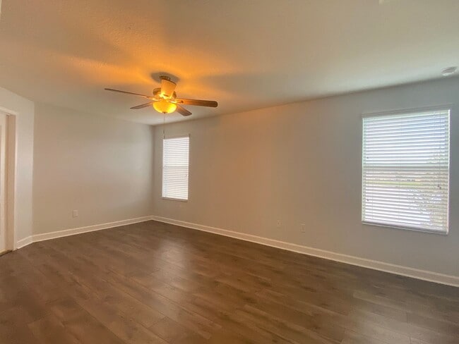 Building Photo - Spacious Waterfront 4BD/2.5BA Single Family Home in Orlando FL!