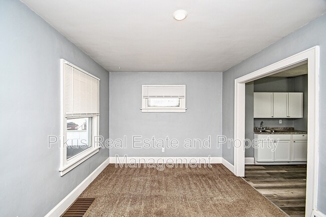 Building Photo - 2912 Grove Pl SW