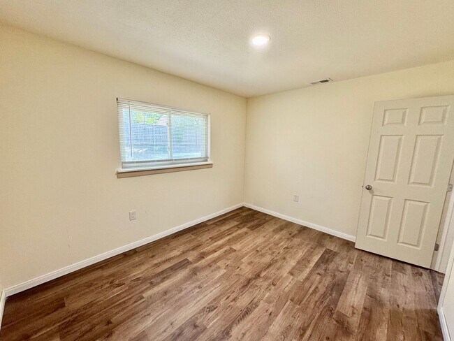 Building Photo - *COMING SOON* *MOVE IN SPECIAL* Beautiful 3-Bedroom/ 2 Bath REMODELED Home!