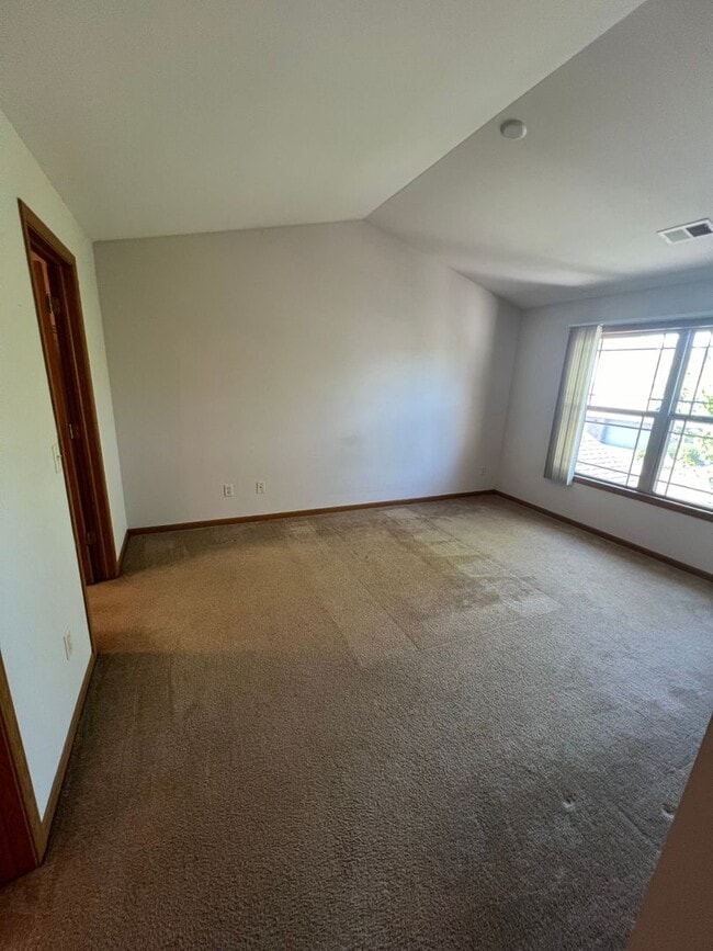 Building Photo - North Pointe Condo