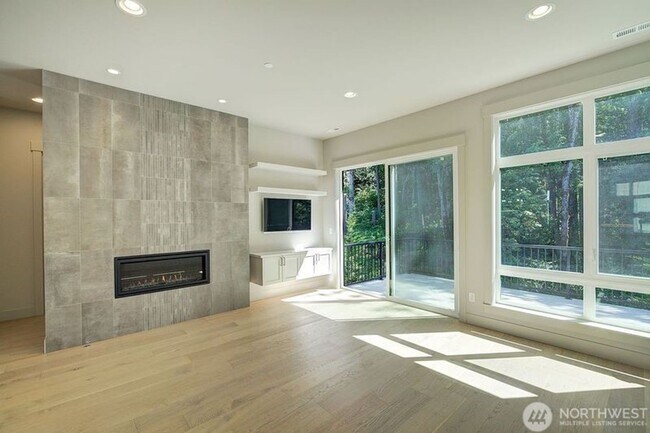 Building Photo - 4Bd/3.25Ba Issaquah House