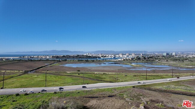 Building Photo - 8120 Billowvista Dr