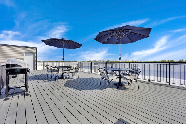 Building Photo - 4350 W Lawrence Ave