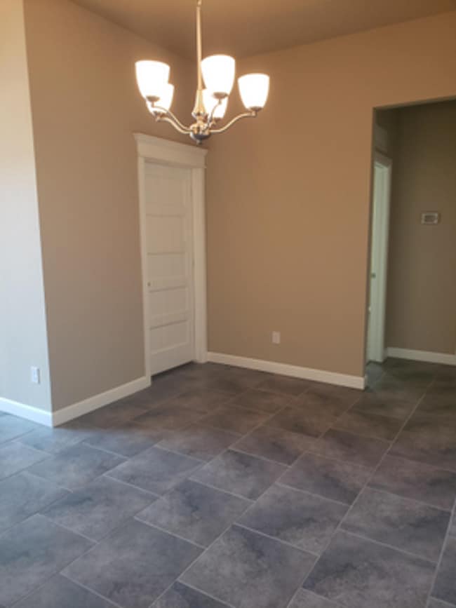 Building Photo - HOME FOR THE HOLIDAYS 1 MONTH FREE