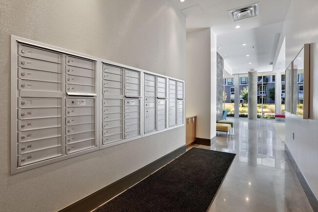 Building Photo - 901 S 2nd St