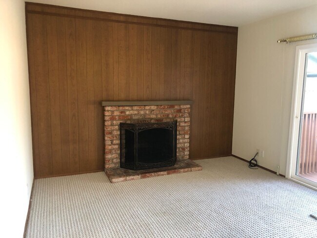 Building Photo - 4bd/2ba - Bedroom Home with a Lap Pool! Excellent Location - Coming Soon!
