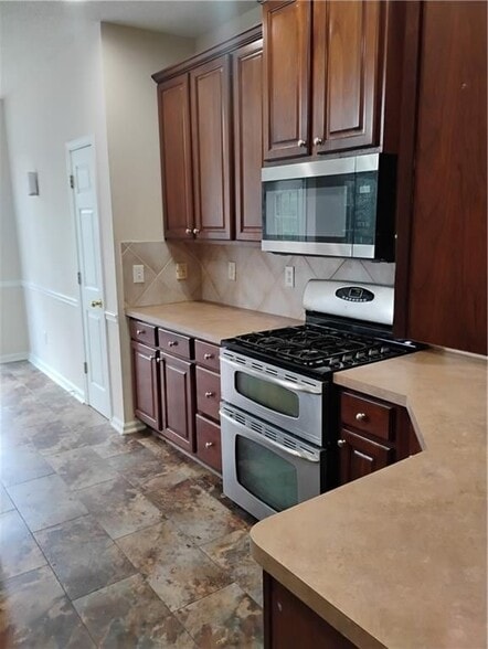 Building Photo - 807 Sylvania Ct SE
