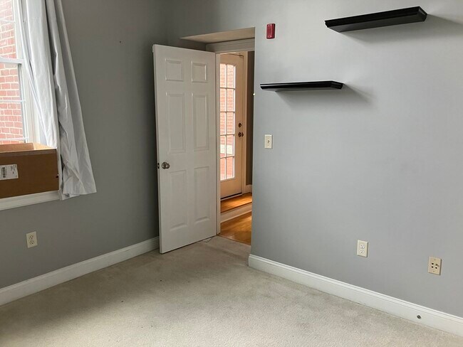 Building Photo - 215 Harvard St