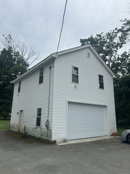 Building Photo - 227 Wood St