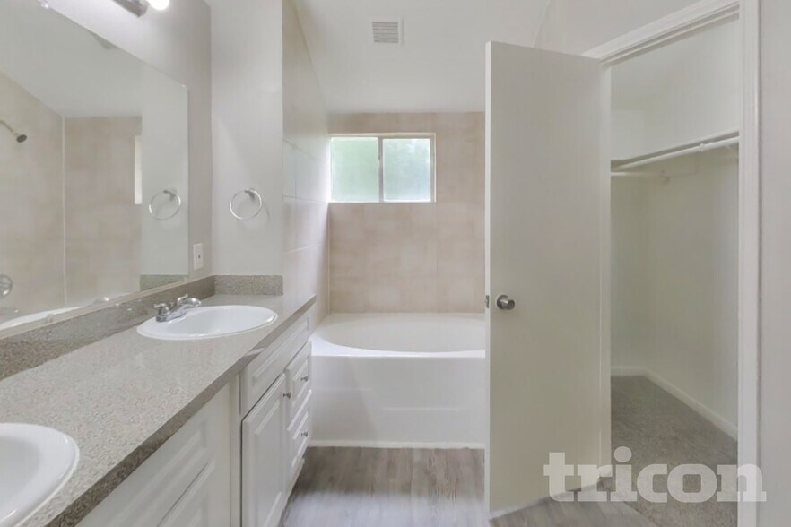 Building Photo - 18311 Autumn Trails Ln