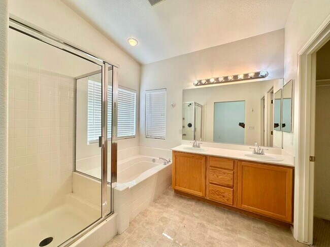 Building Photo - 9867 Ashton Pines Ct