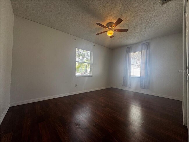 Building Photo - 719 N Lavon Ave