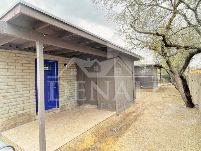 Building Photo - 1404 W Fresno St