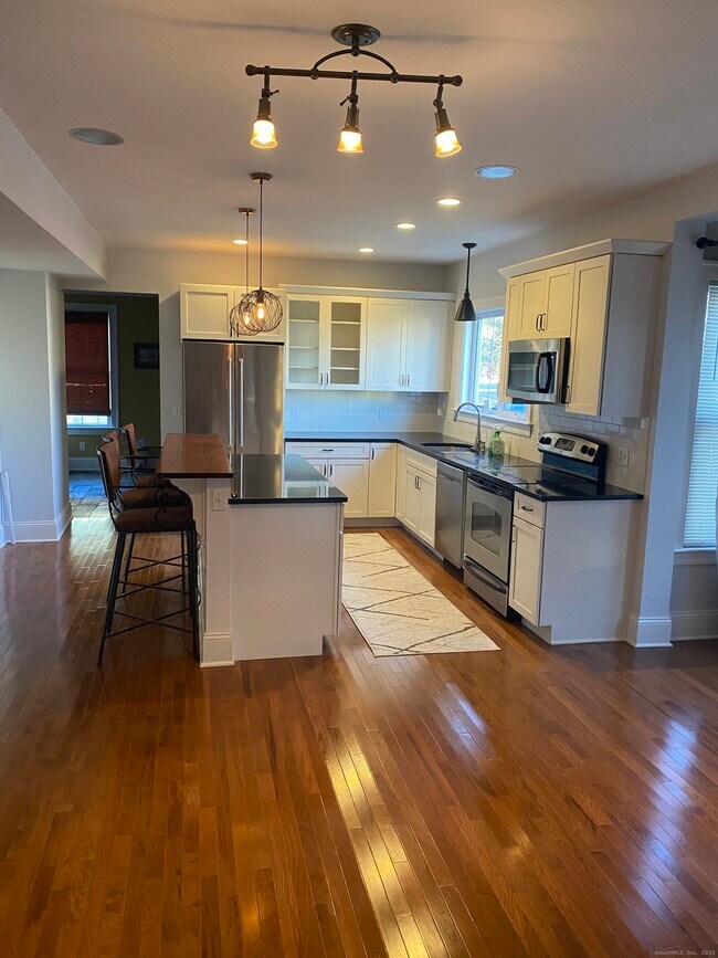 Building Photo - 103 W Broad St