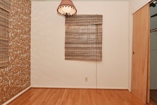 Building Photo - Charming 3-Bedroom Retreat with 2 Full Baths on South Meridian Street – 1516 Sq Ft of Comfort in ...