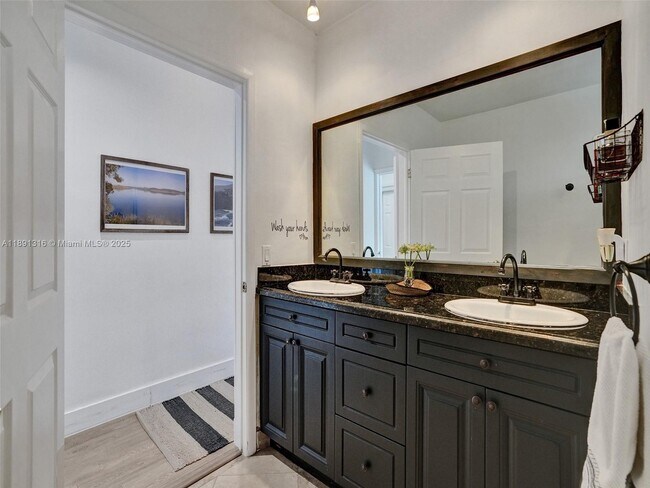 Building Photo - 13555 SW 74th Ave