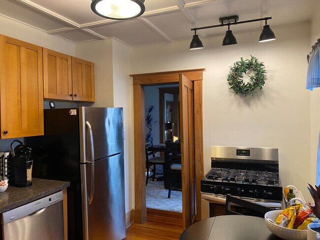 Kitchen - 18 Jumel Pl