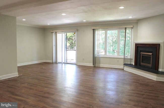 Building Photo - 153 Impatiens Ct