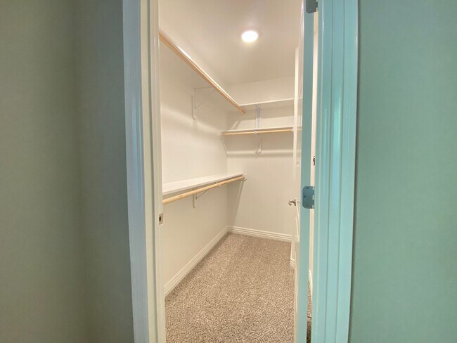 Building Photo - 2021 N Penelope Ln