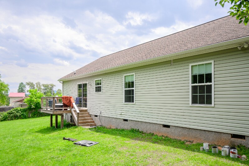 Building Photo - 24 Oakcrest Dr