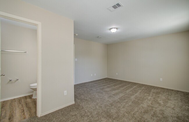 Building Photo - 16830 Mammoth Springs Dr