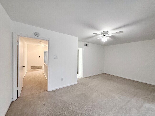 Building Photo - 3912 Mandell St