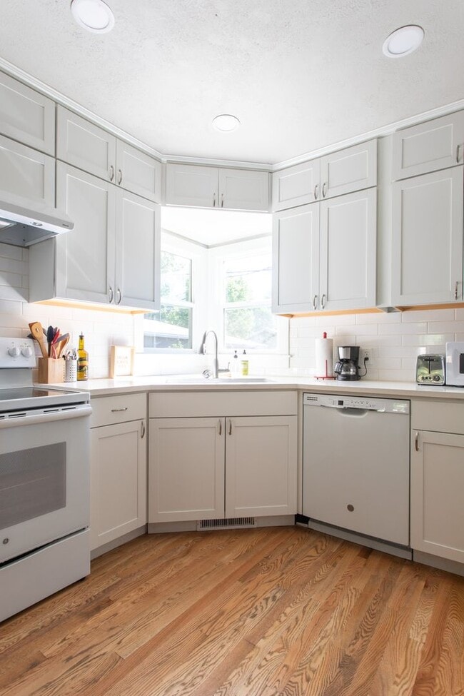 Building Photo - Cozy 2-Bedroom Retreat in North End Boise: Fantastic Location with Elegant Upgrades