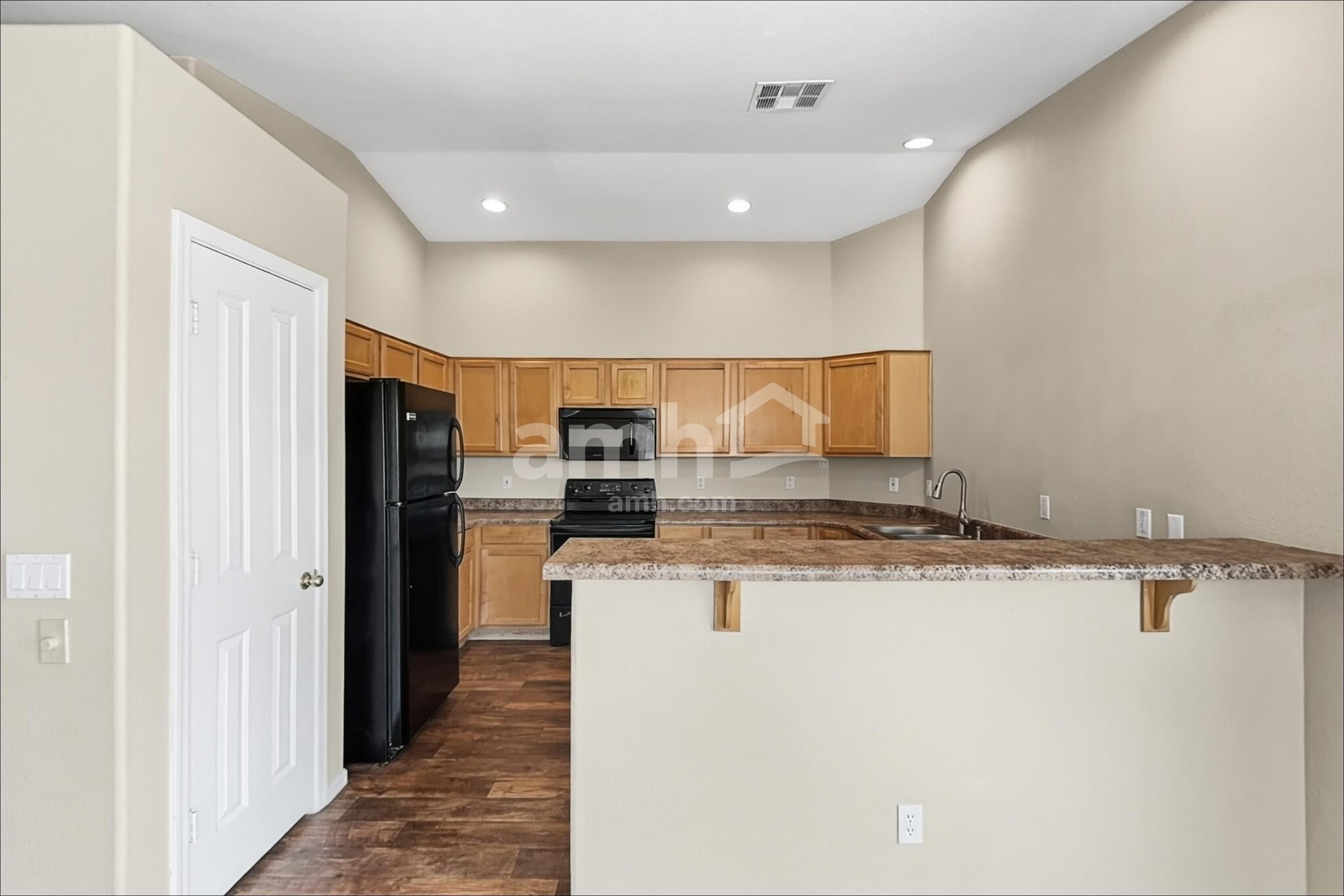 Building Photo - 5520 W Minton Ave