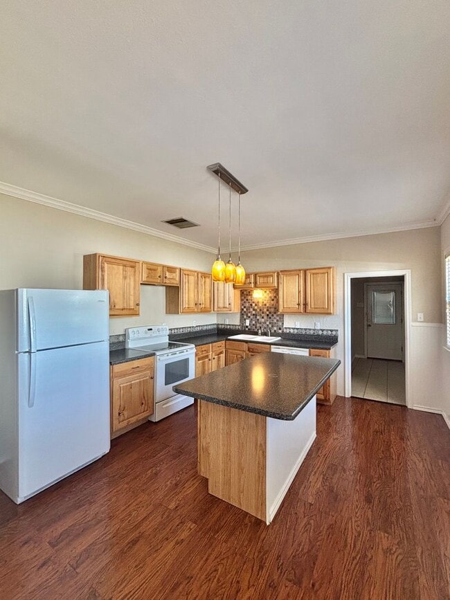 Building Photo - NOW AVAILABLE - Charming Home + Tons of Sp...