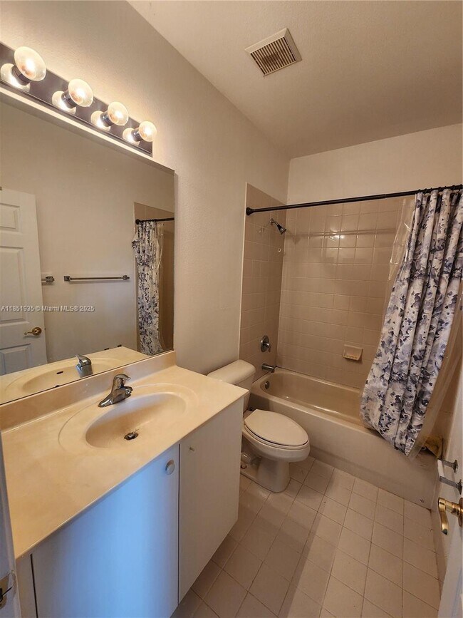 Building Photo - 2762 SW 85th Ave