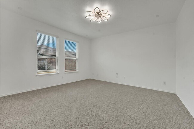 Building Photo - MOVE-IN SPECIAL! Enjoy $500 OFF your first full month’s rent when you move in on or before August...