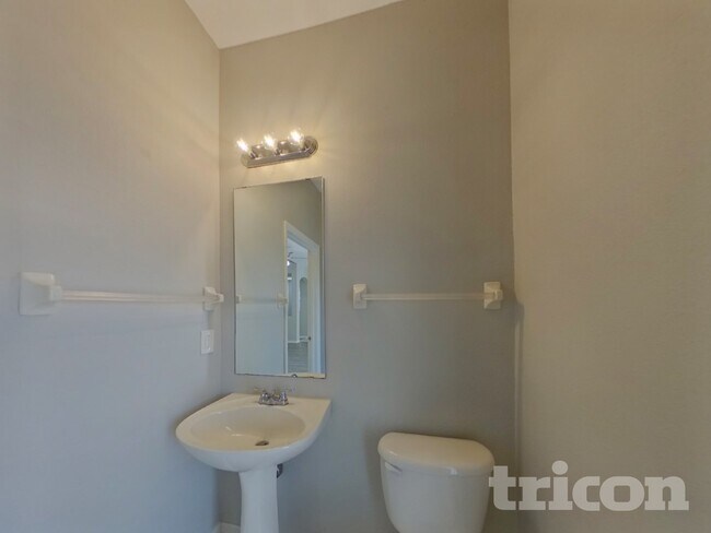 Building Photo - 9540 Baton Rouge Ln