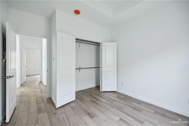 Building Photo - 13 Vision St