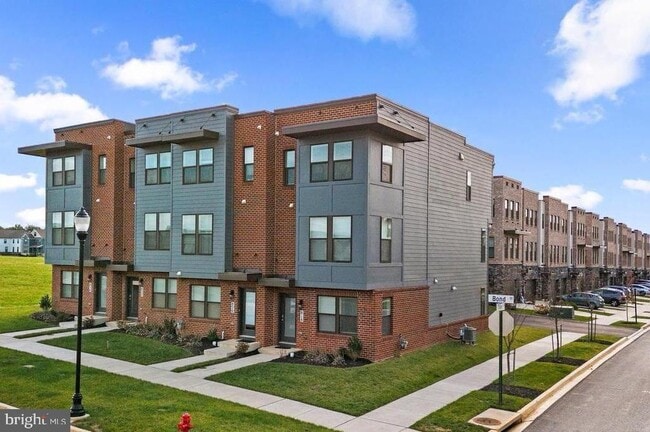 Building Photo - 818 Bond St