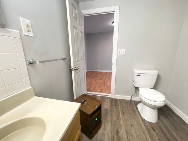Building Photo - Washer/Dryer Hook Ups