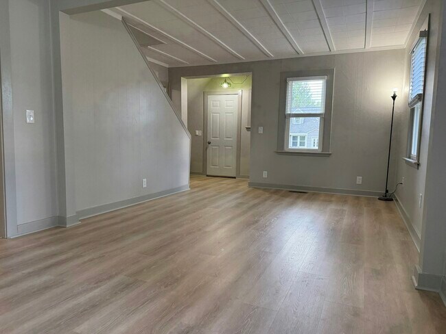 Building Photo - 314 Mcrae
