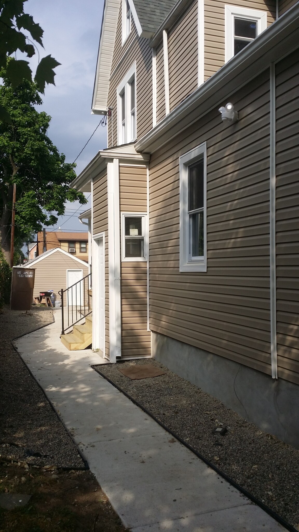 Building Photo - 39 West Ridley Avenue