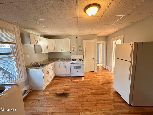 Building Photo - 129 Main St