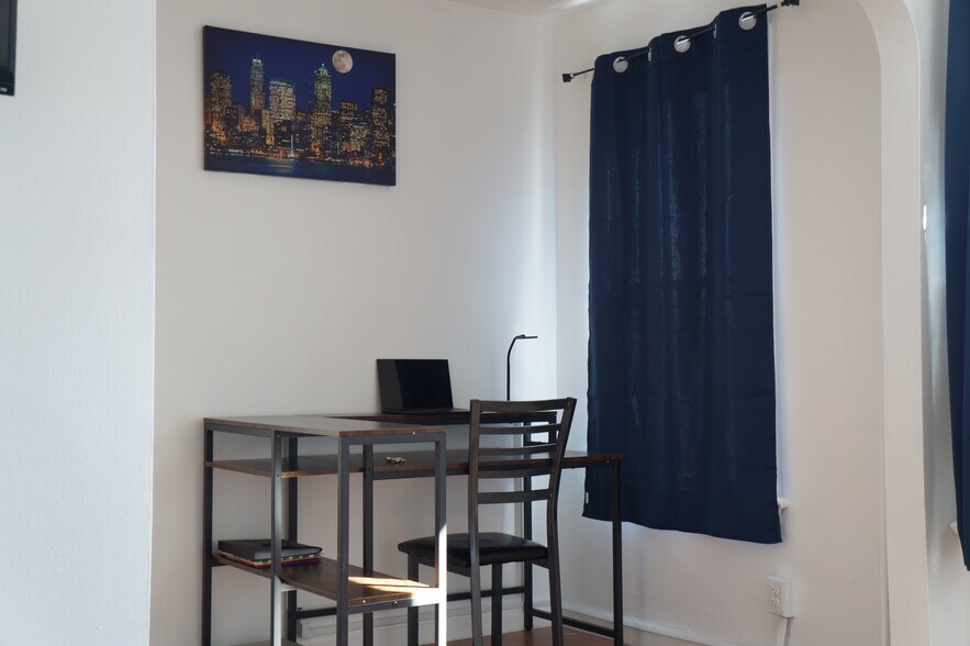 Building Photo - 21 Wright Ave