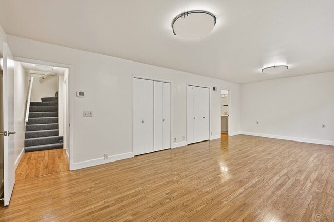 Building Photo - Spacious Three Bedroom Home in Forest Knol...