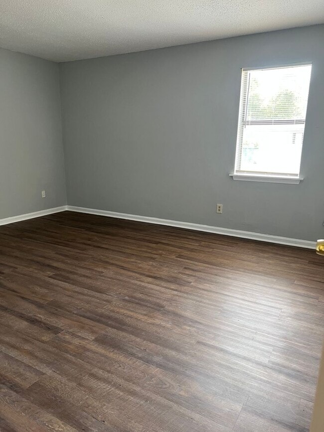 Building Photo - 300 Carriage Ln