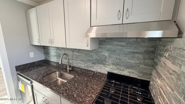 Building Photo - 420 Cross Rd